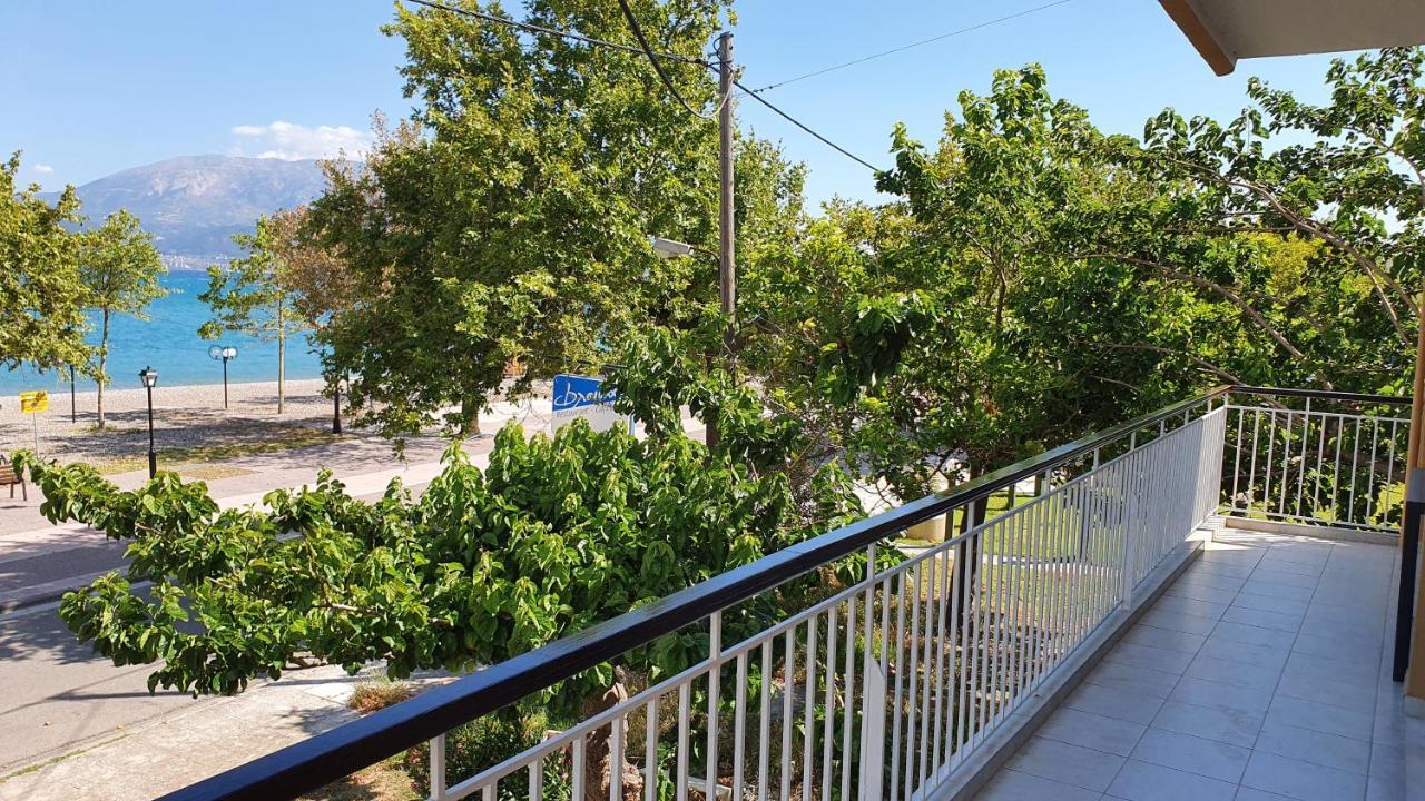 Nafpaktos Beach House Sea View Apartment First Floor Eksteriør billede