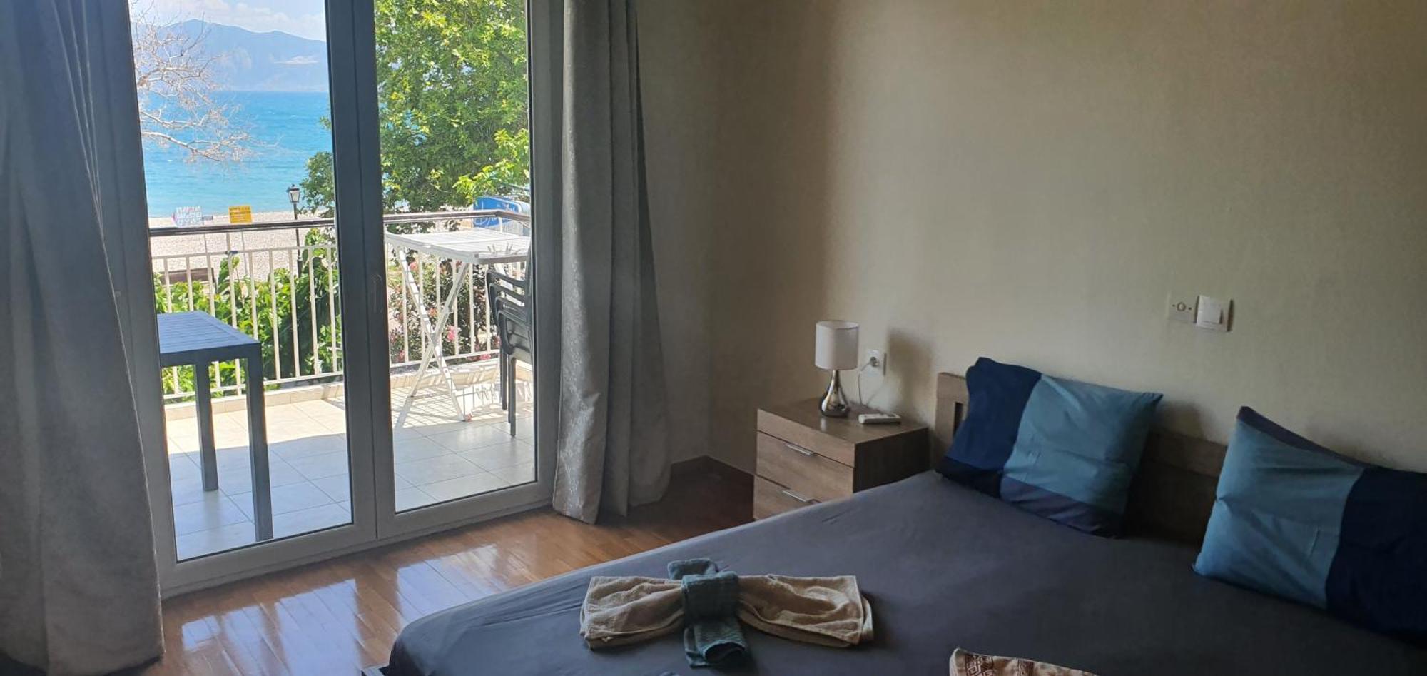 Nafpaktos Beach House Sea View Apartment First Floor Eksteriør billede