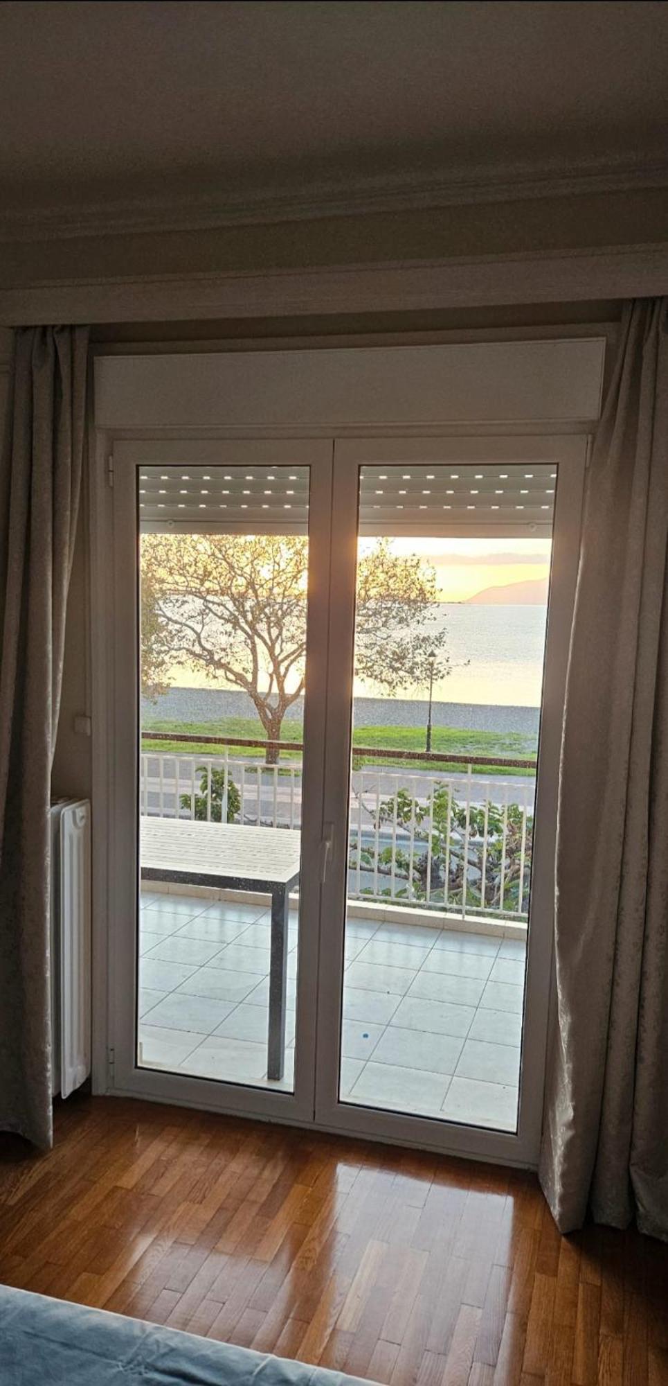 Nafpaktos Beach House Sea View Apartment First Floor Eksteriør billede