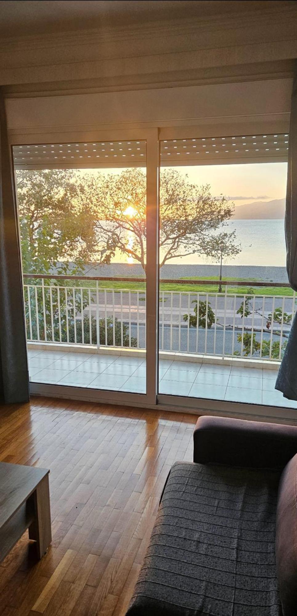 Nafpaktos Beach House Sea View Apartment First Floor Eksteriør billede