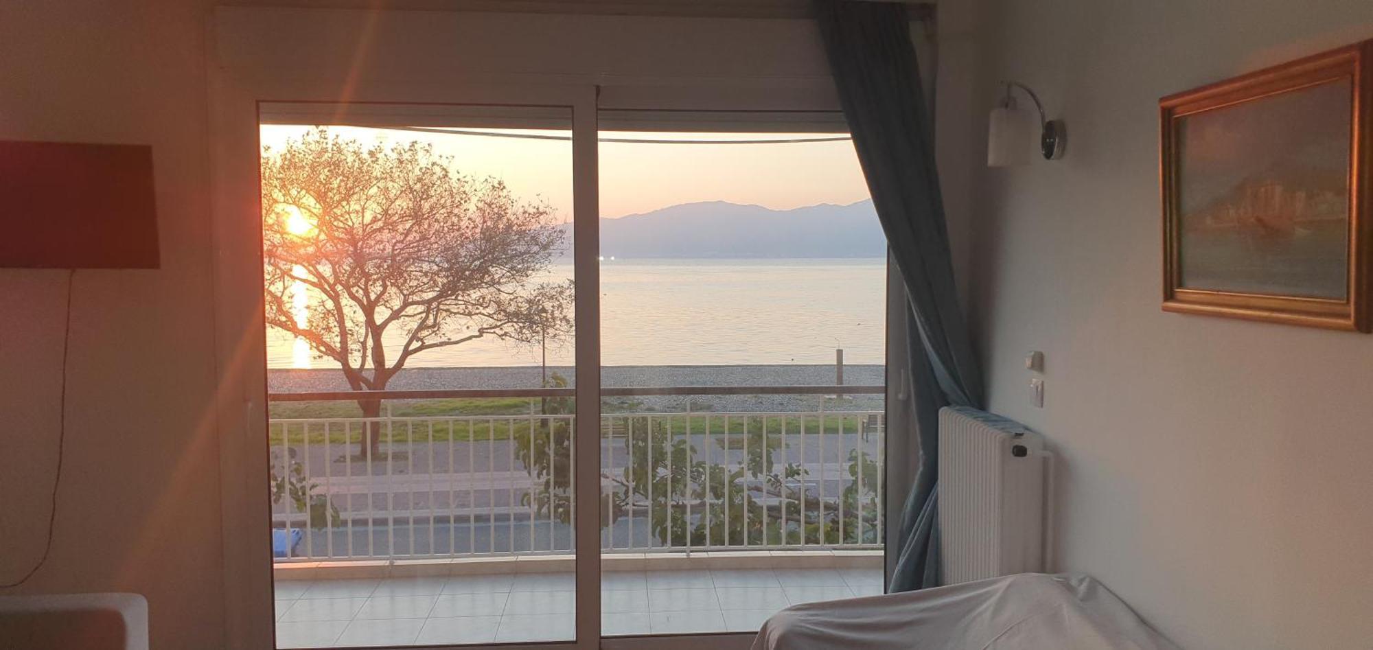 Nafpaktos Beach House Sea View Apartment First Floor Eksteriør billede