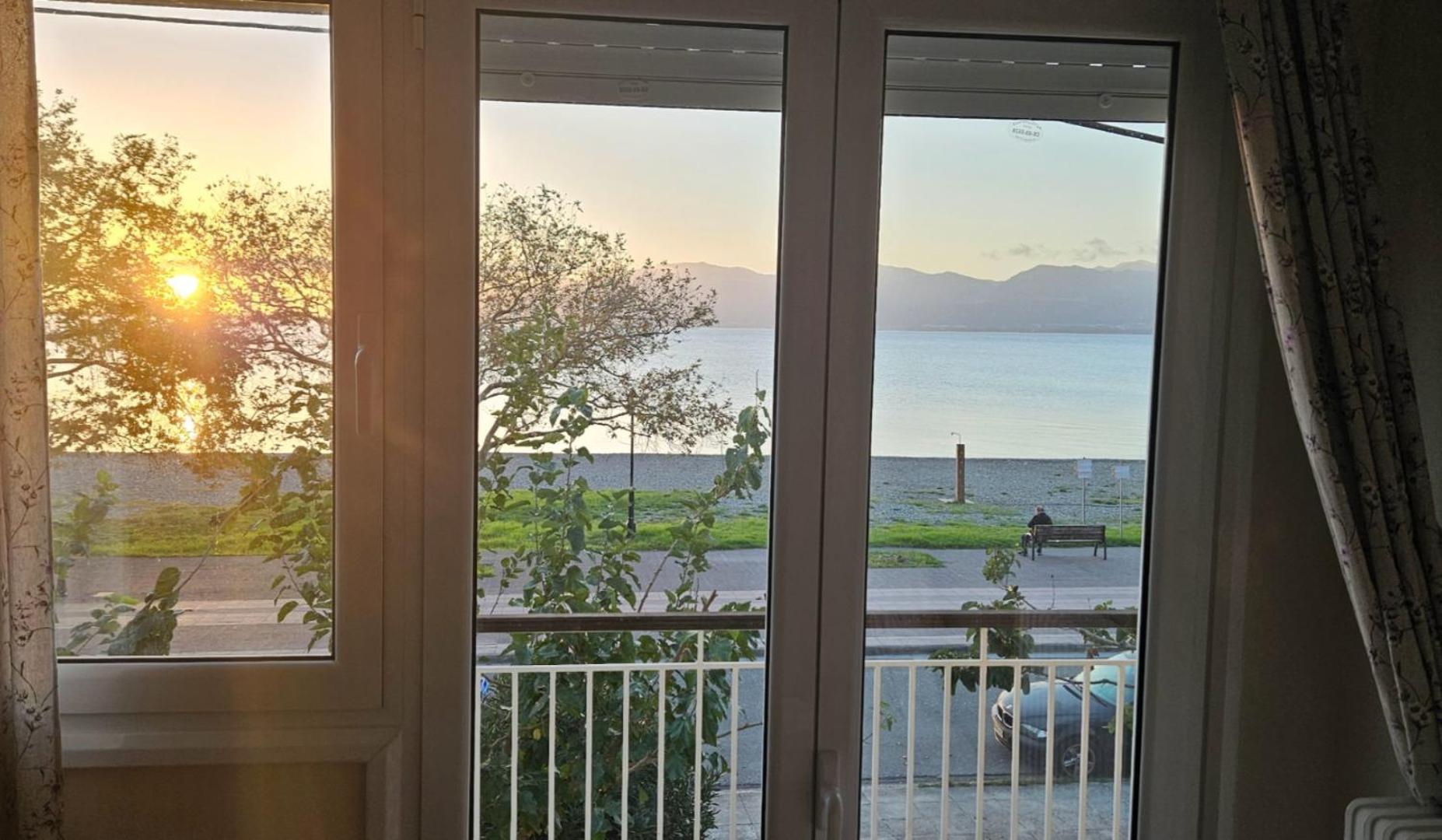 Nafpaktos Beach House Lejlighed Eksteriør billede