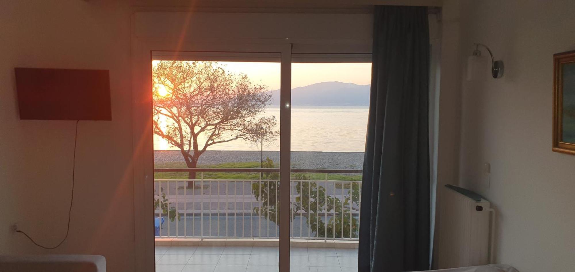 Nafpaktos Beach House Sea View Apartment First Floor Eksteriør billede