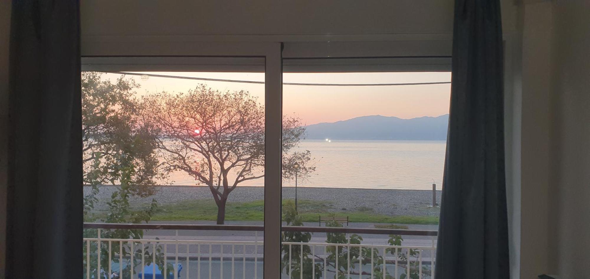 Nafpaktos Beach House Sea View Apartment First Floor Eksteriør billede
