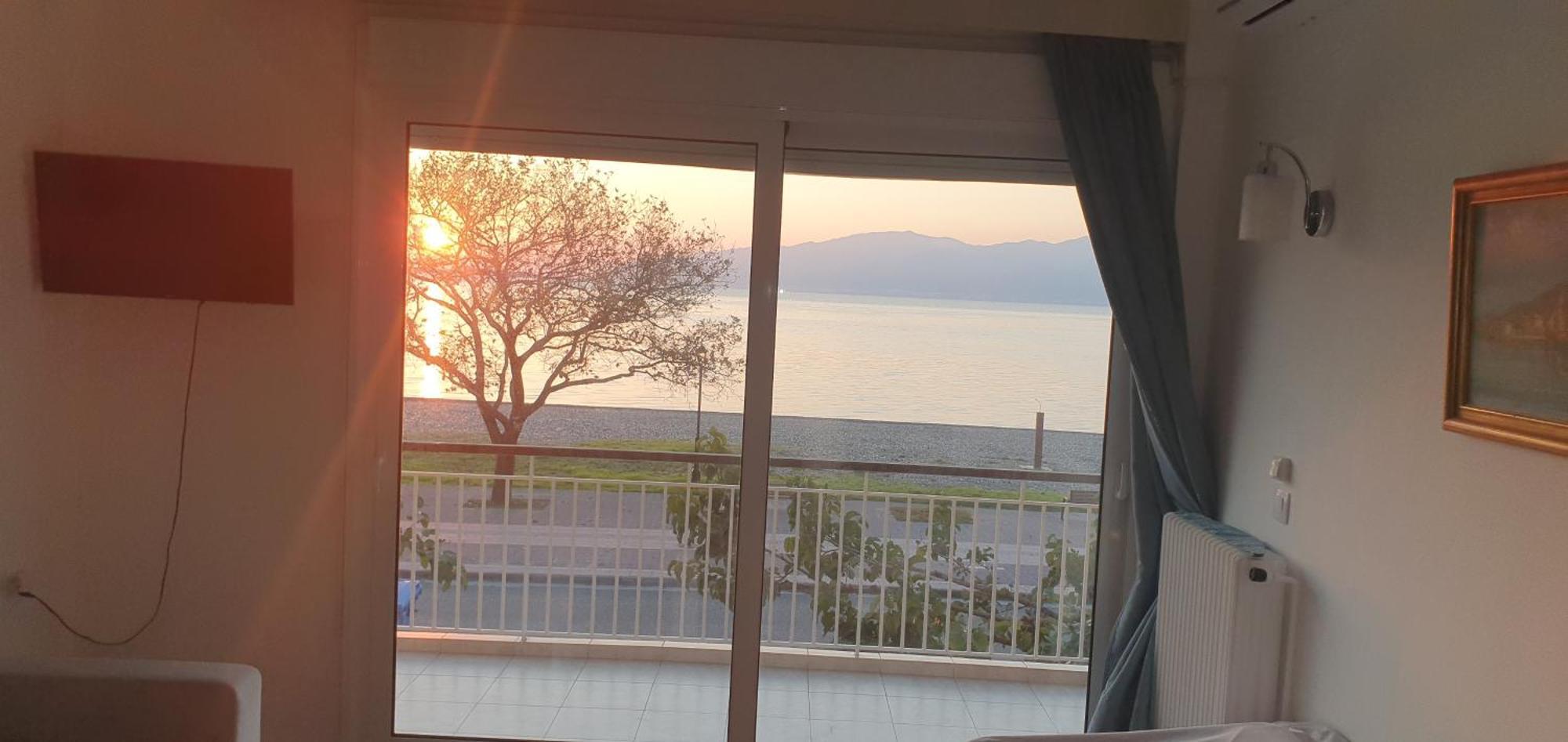 Nafpaktos Beach House Sea View Apartment First Floor Eksteriør billede