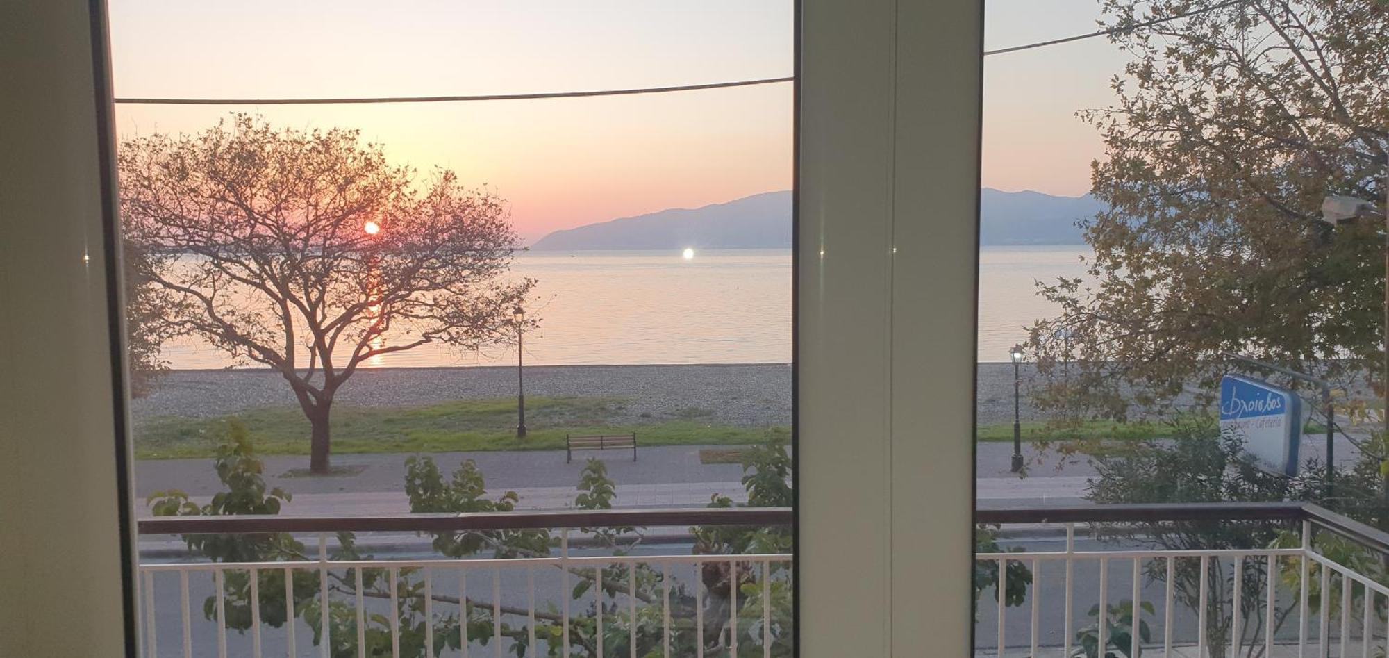 Nafpaktos Beach House Sea View Apartment First Floor Eksteriør billede