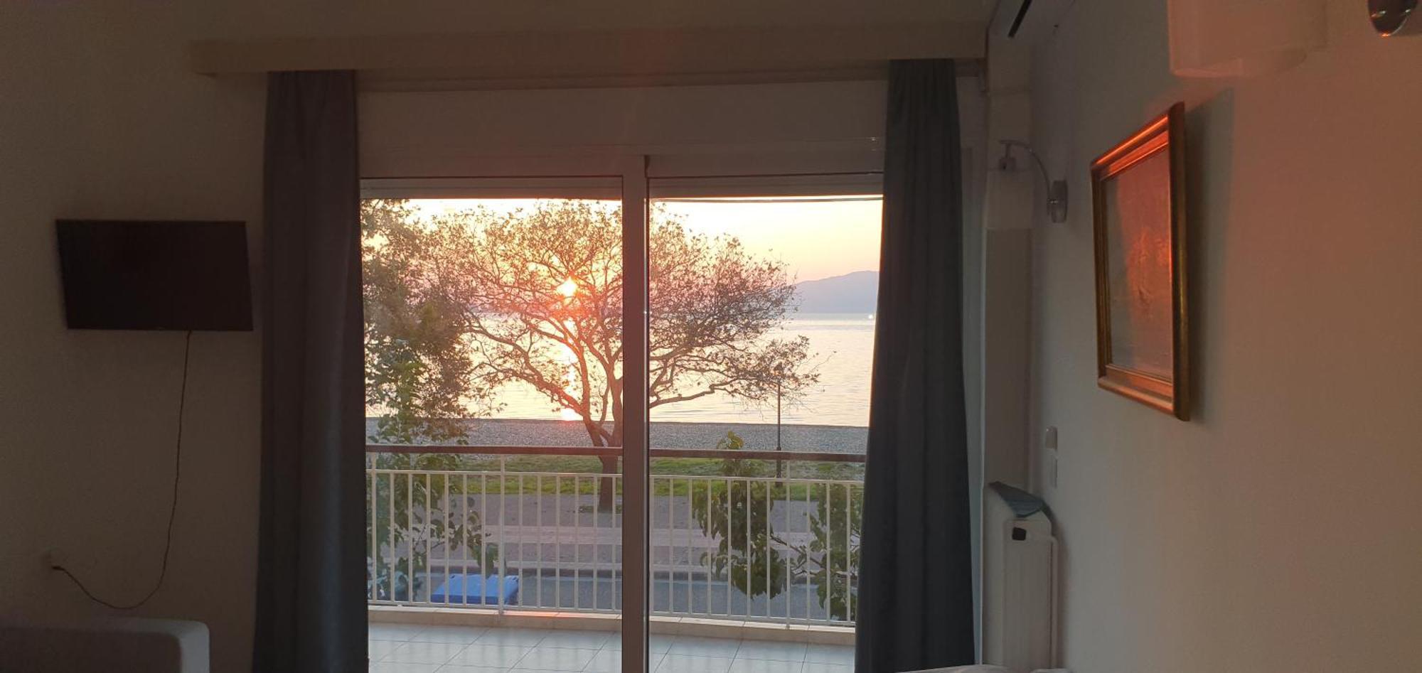 Nafpaktos Beach House Sea View Apartment First Floor Eksteriør billede