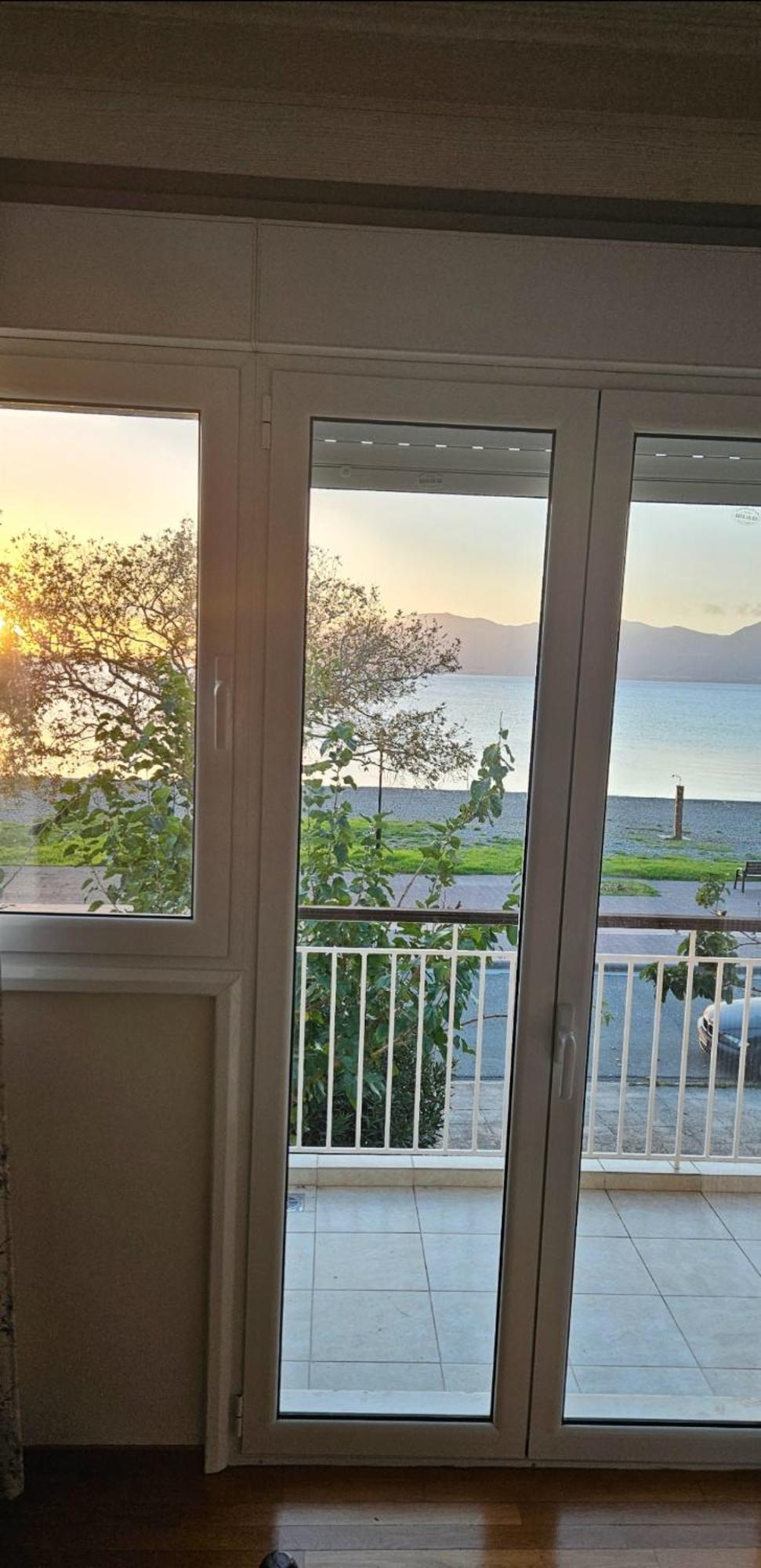 Nafpaktos Beach House Sea View Apartment First Floor Eksteriør billede