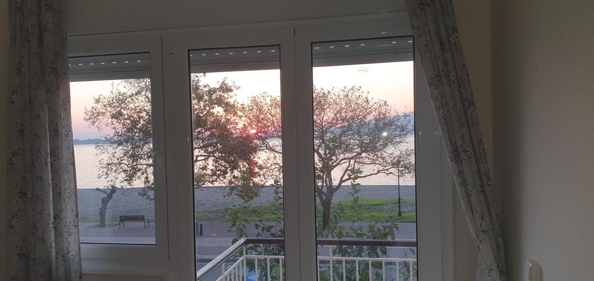 Nafpaktos Beach House Sea View Apartment First Floor Eksteriør billede