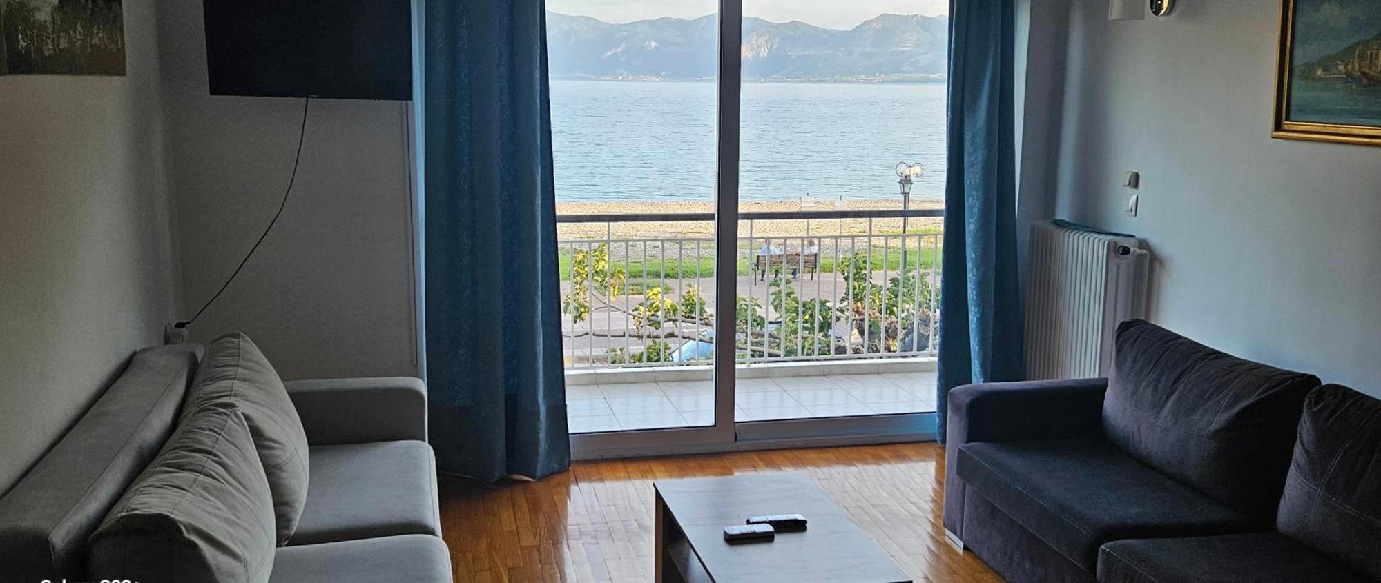 Nafpaktos Beach House Sea View Apartment First Floor Eksteriør billede